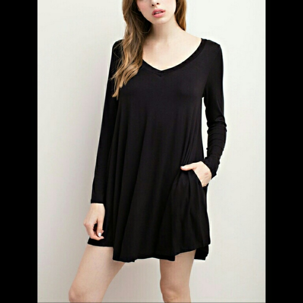 Black V-neck T-shirt dress/side pockets